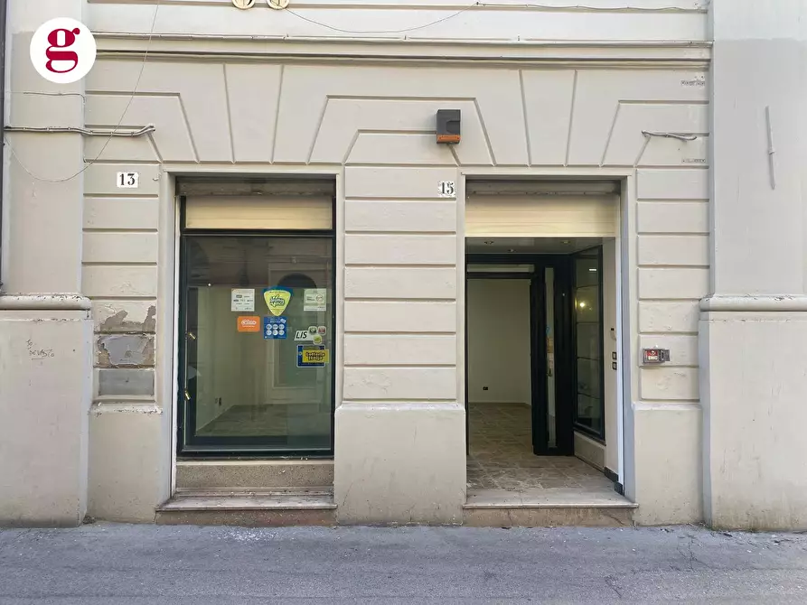 Immagine 10 di Locale commerciale in vendita  in Corso Palizzi 15 a Vasto