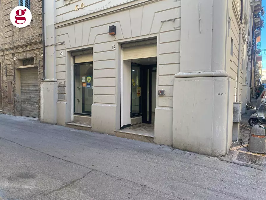 Immagine 16 di Locale commerciale in vendita  in Corso Palizzi 15 a Vasto