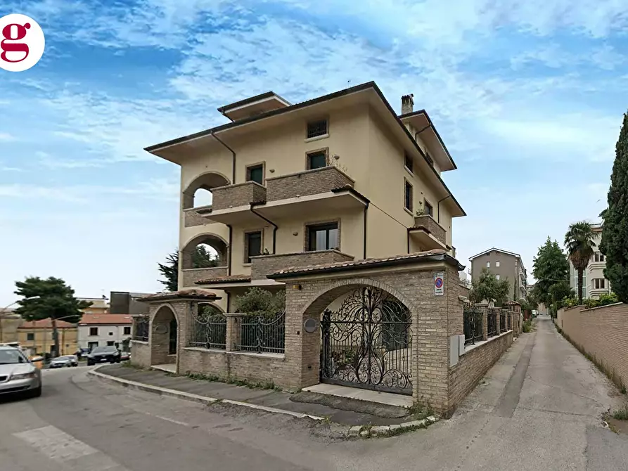 Immagine 1 di Villa in vendita  in Via Silvio Pellico 5 a Vasto