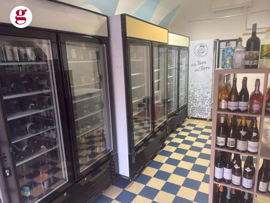 Immagine 15 di Attività commerciale in vendita  in Piazza Pudente 1 a Vasto