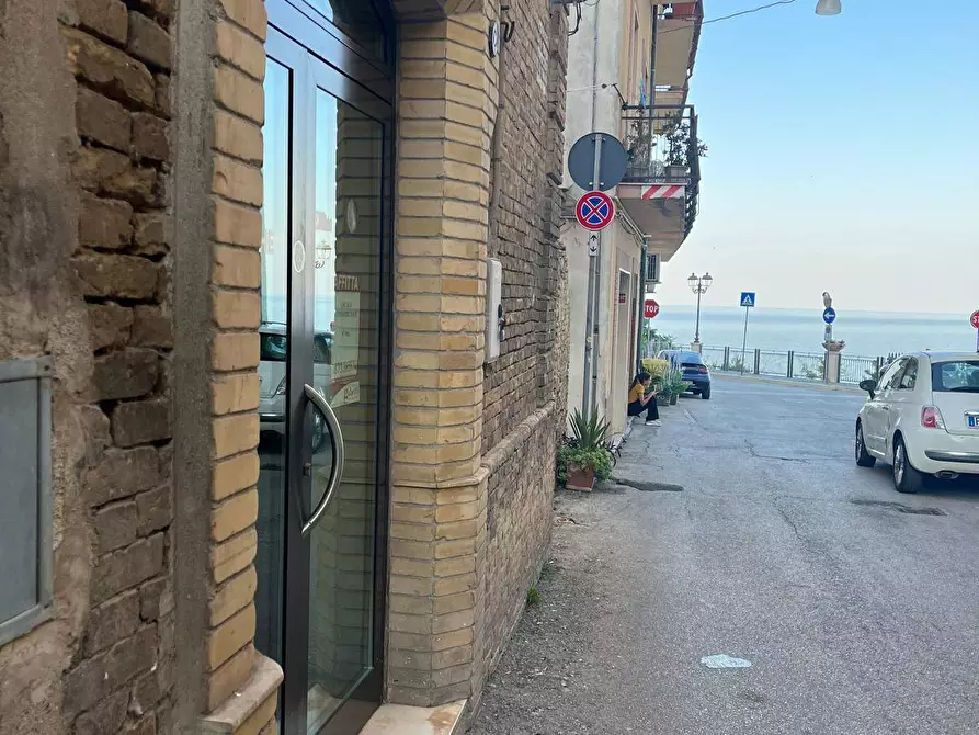 Immagine 11 di Locale commerciale in affitto  in Via Dante Alighieri 101 a Vasto