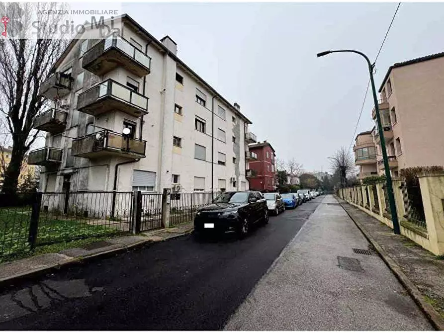 Immagine 1 di Appartamento in vendita  in Via Vergottini a Venezia