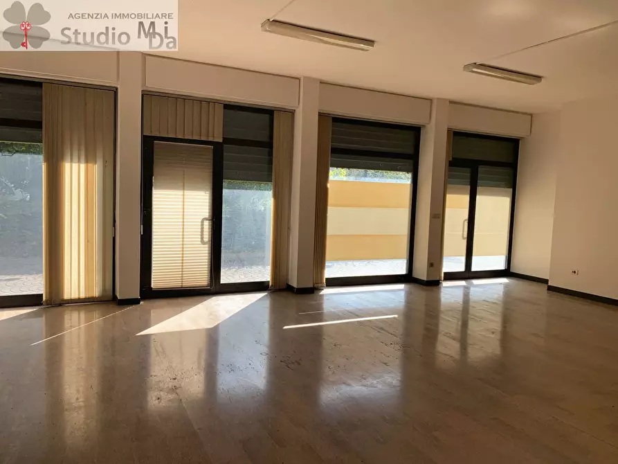 Immagine 4 di Locale commerciale in vendita  in via roma a Venezia