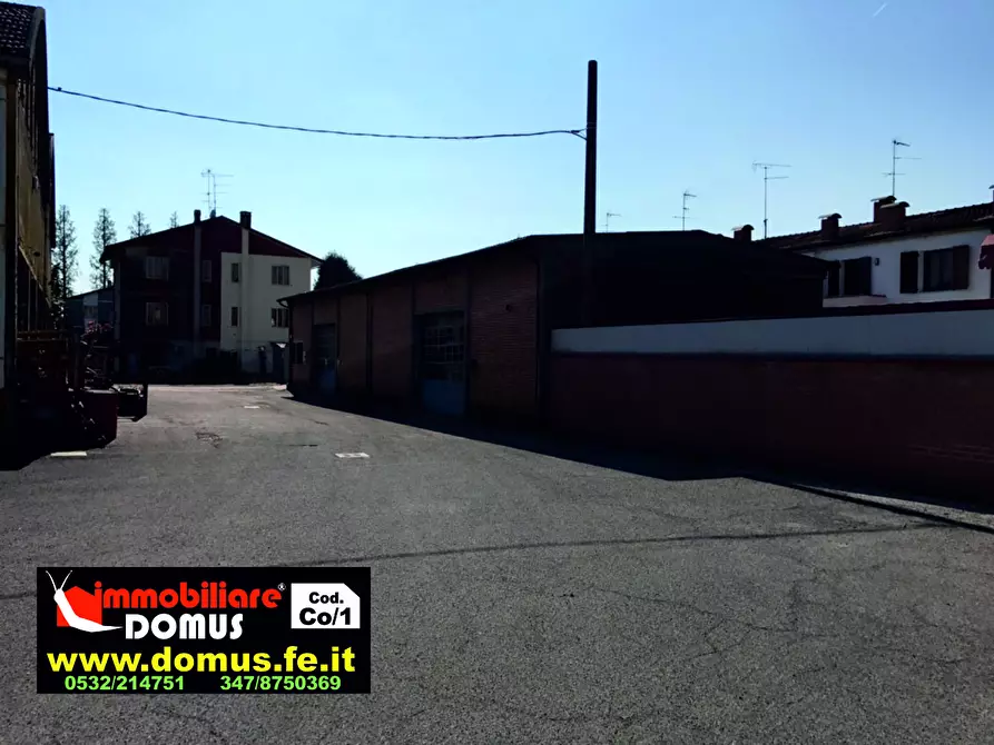 Immagine 4 di Locale commerciale in vendita  a Ferrara