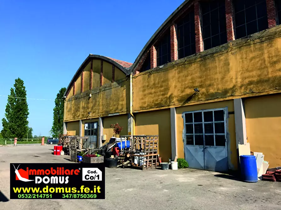 Immagine 7 di Locale commerciale in vendita  a Ferrara