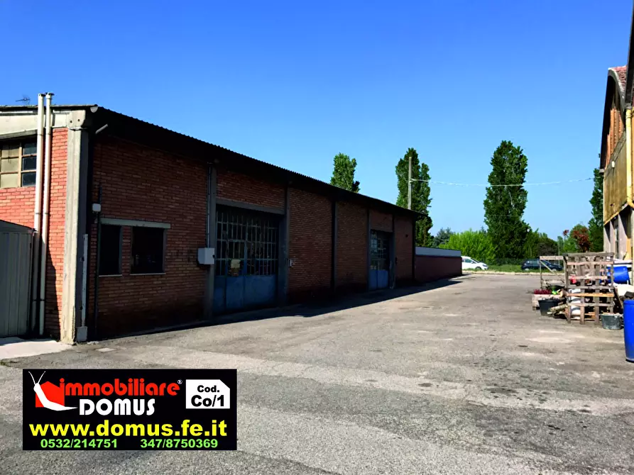 Immagine 9 di Locale commerciale in vendita  a Ferrara