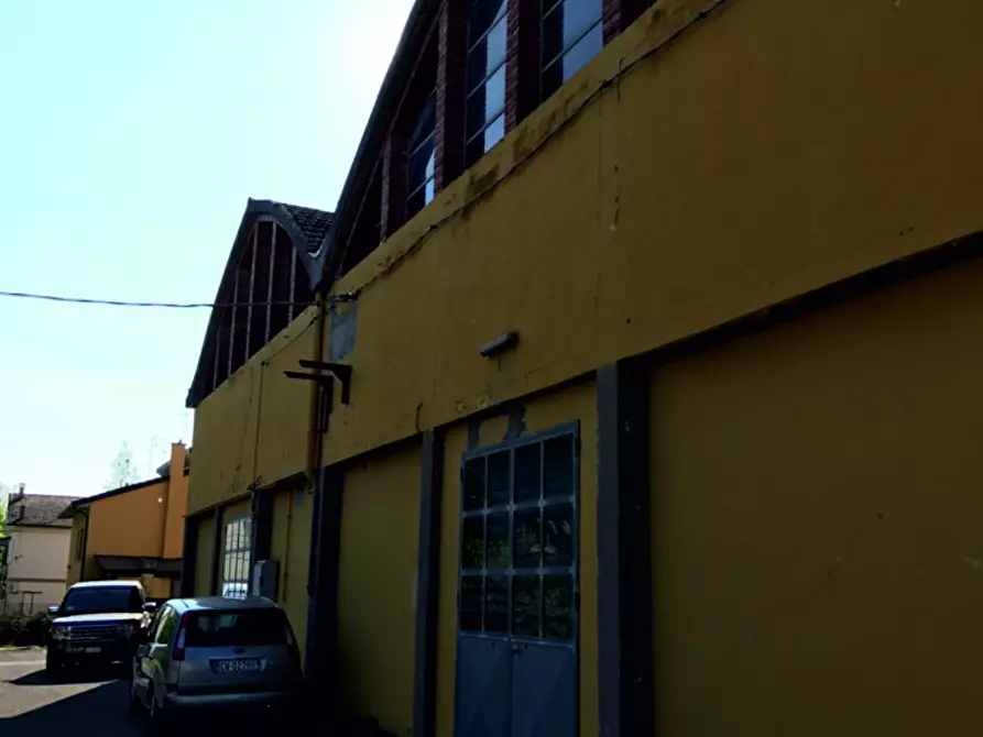 Immagine 12 di Locale commerciale in vendita  a Ferrara