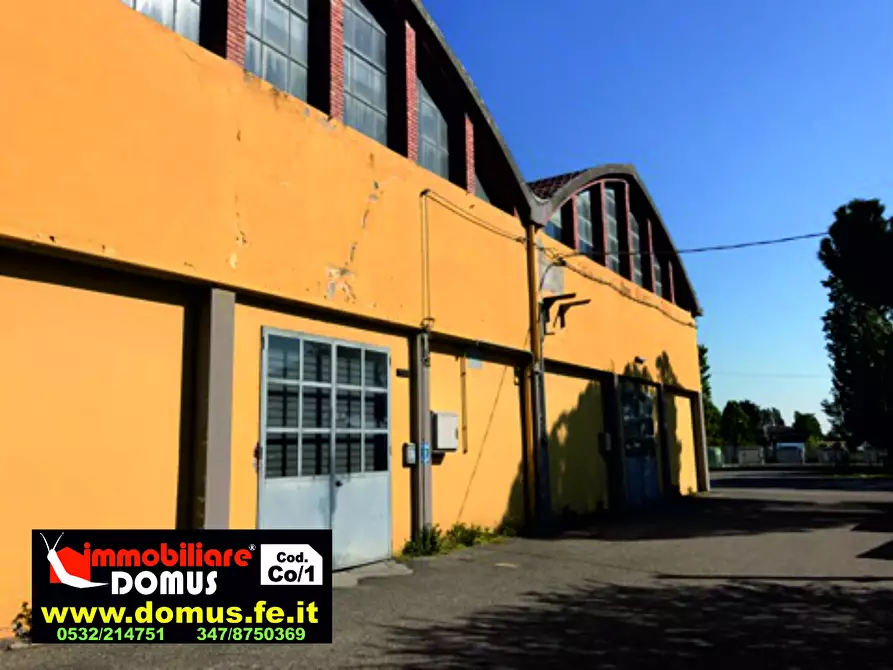 Immagine 15 di Locale commerciale in vendita  a Ferrara
