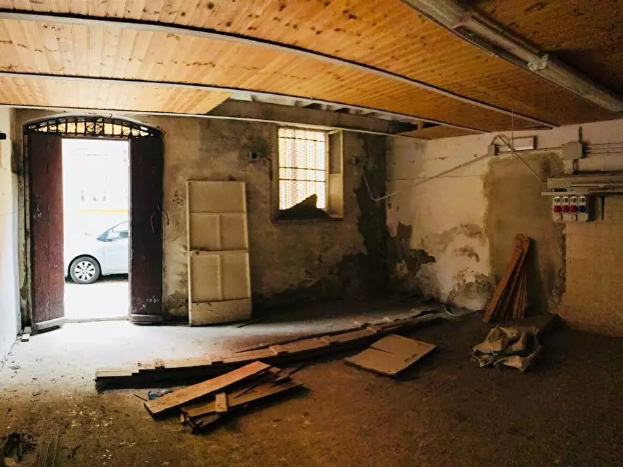 Immagine 2 di Magazzino in vendita  a Ferrara