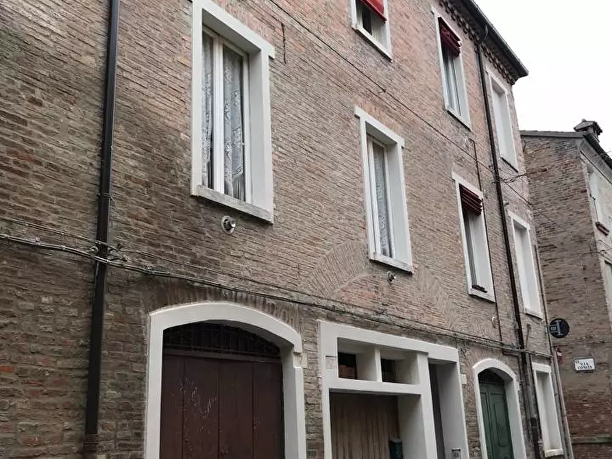 Immagine 1 di Magazzino in vendita  a Ferrara