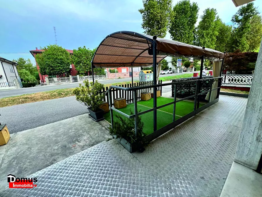 Immagine 15 di Attività commerciale in vendita  a Ferrara