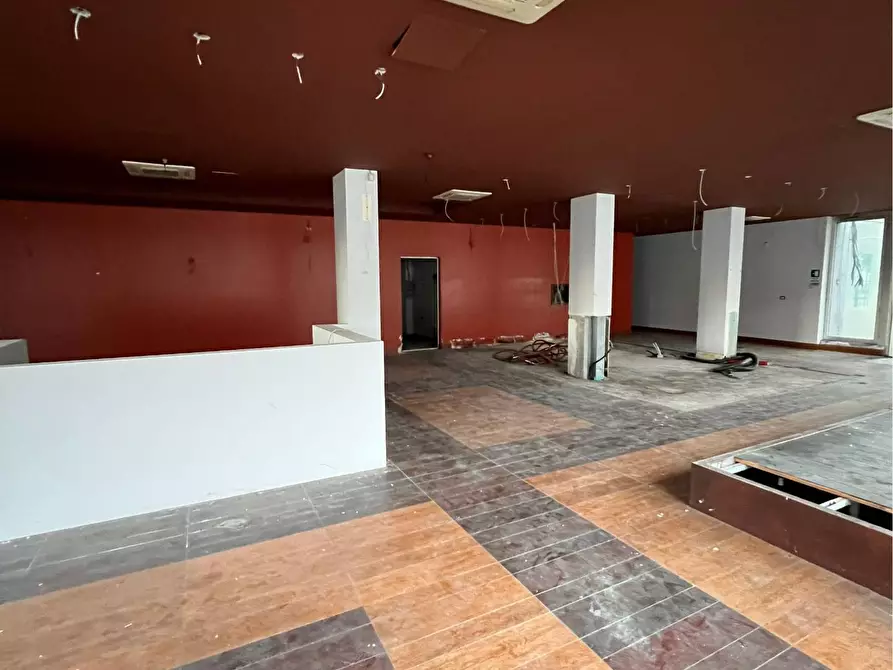 Immagine 8 di Locale commerciale in affitto  a Ferrara