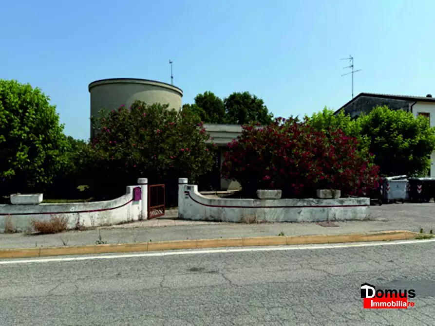 Immagine 1 di Capannone industriale in vendita  a Voghiera