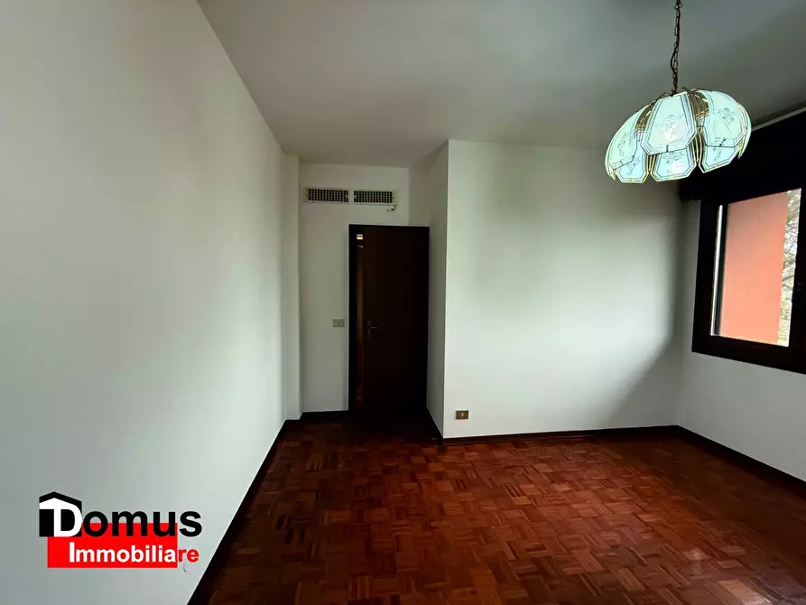 Immagine 17 di Appartamento in vendita  a Ferrara