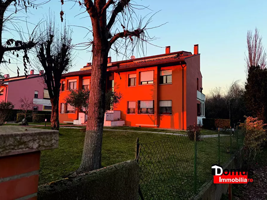 Immagine 2 di Appartamento in vendita  a Ferrara