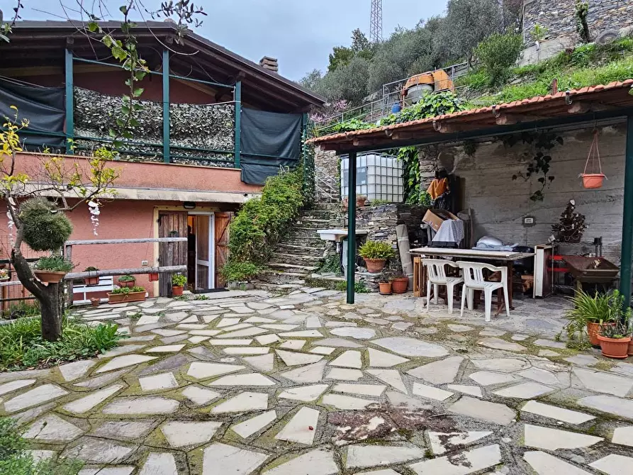 Immagine 1 di Villa in vendita  in FRAZIONE  SANGUINETO a Chiavari