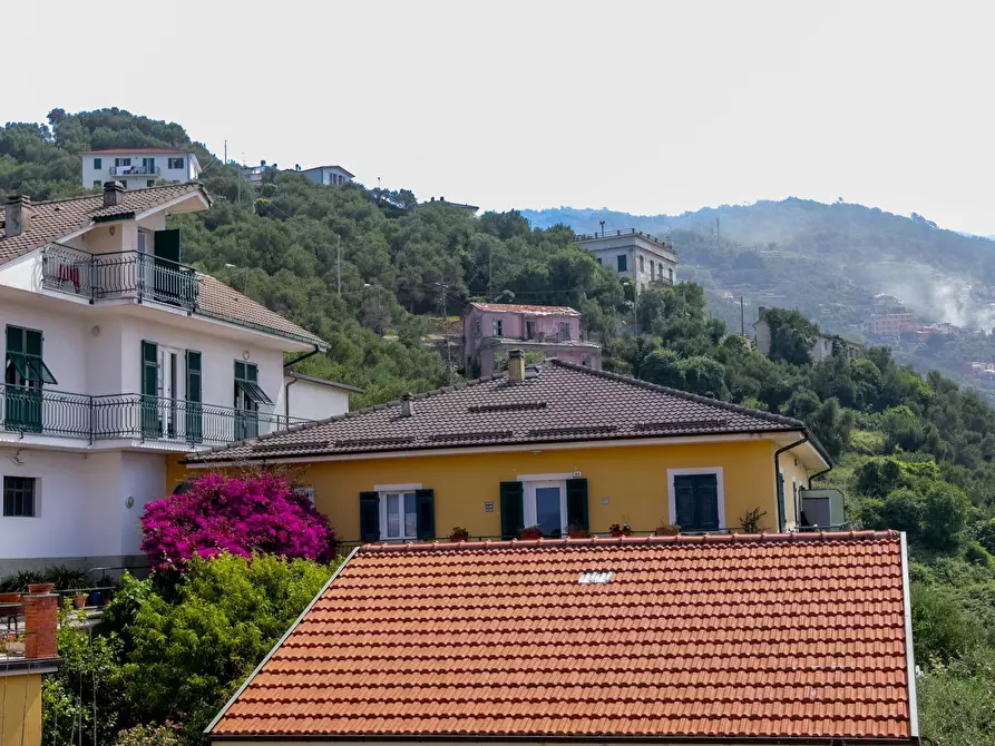 Immagine 3 di Villa in vendita  in VIA CAV. FELICE COGORNO 295 a Avegno