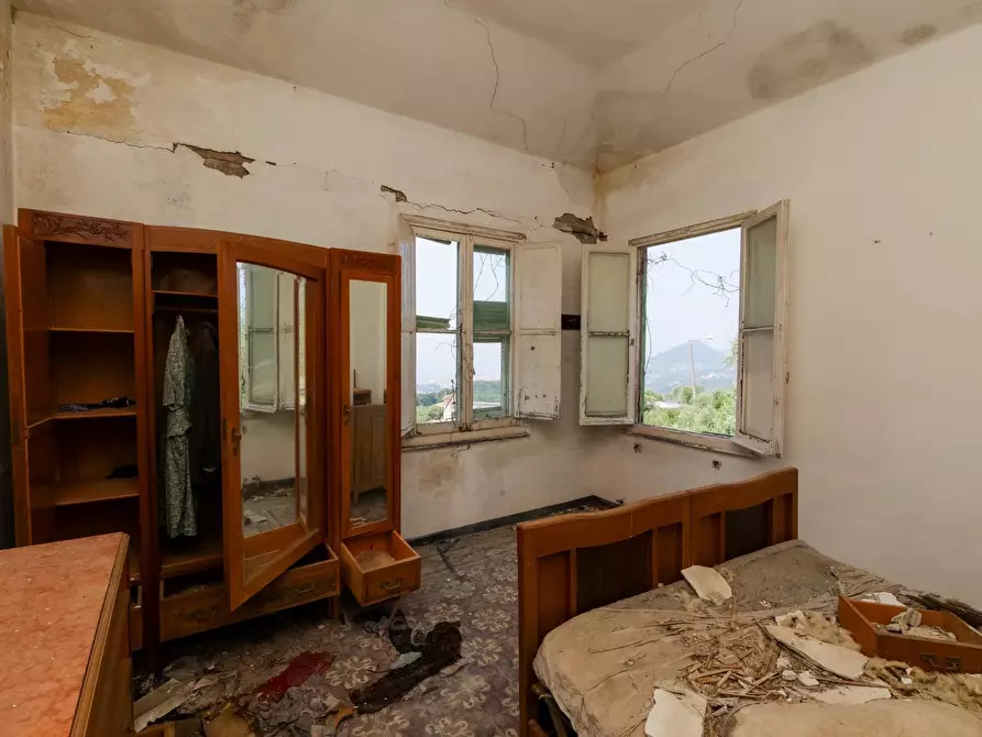 Immagine 15 di Villa in vendita  in VIA CAV. FELICE COGORNO 295 a Avegno