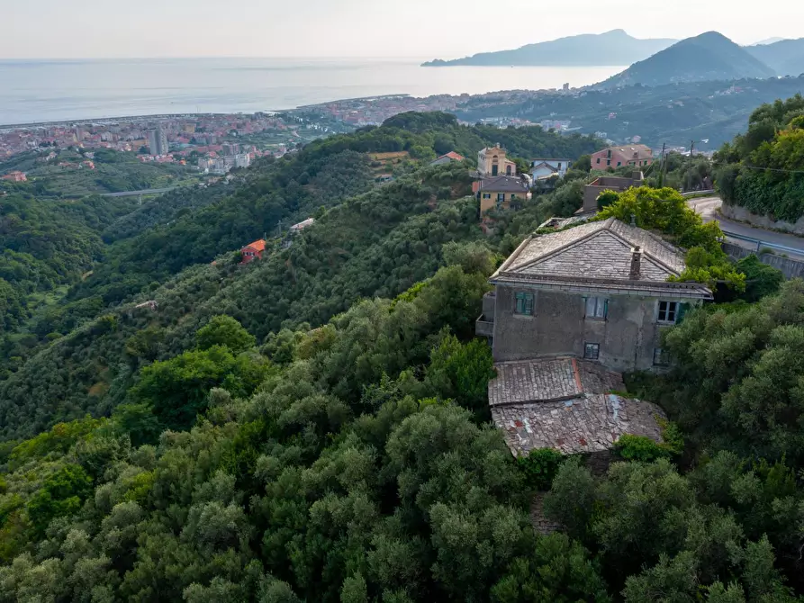 Immagine 1 di Casa semindipendente in vendita  in VIA CAV. FELICE COGORNO 90-84 a Avegno