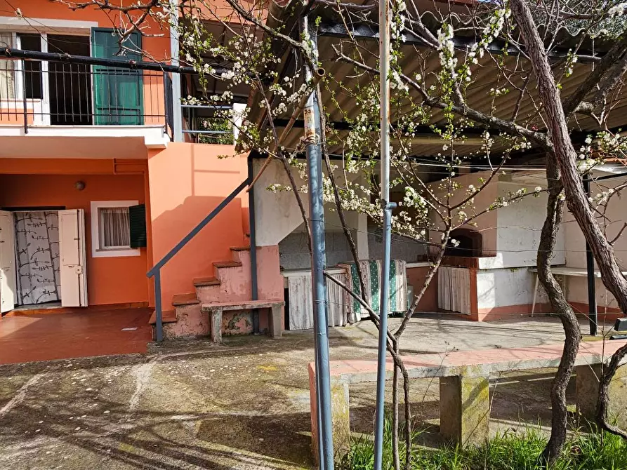 Immagine 1 di Casa semindipendente in vendita  in VIA 1 MAGGIO a Avegno