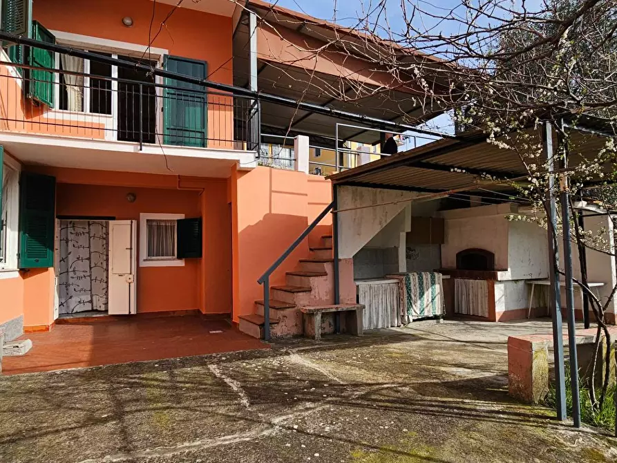 Immagine 2 di Casa semindipendente in vendita  in VIA 1 MAGGIO a Avegno
