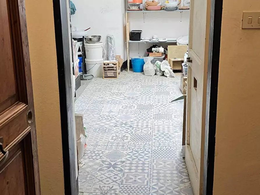 Immagine 14 di Locale commerciale in affitto  in VIA  TRIESTE 49 a Chiavari