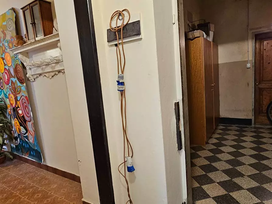 Immagine 16 di Locale commerciale in affitto  in VIA  TRIESTE 49 a Chiavari