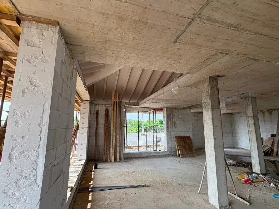 Immagine 3 di Villa in vendita  in VIA STRADIVARI a Lainate