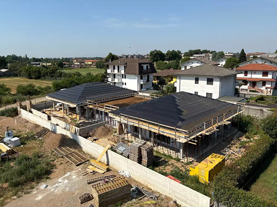 Immagine 2 di Villa in vendita  in VIA STRADIVARI a Lainate