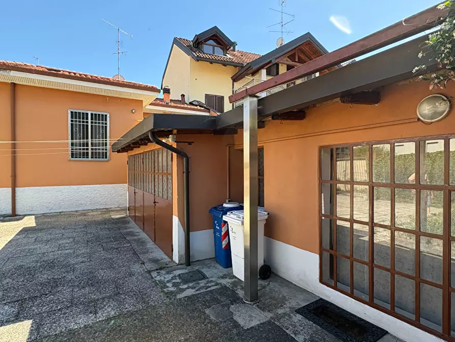 Immagine 2 di Casa semindipendente in affitto  in VIA UGO FOSCOLO 5 a Rho