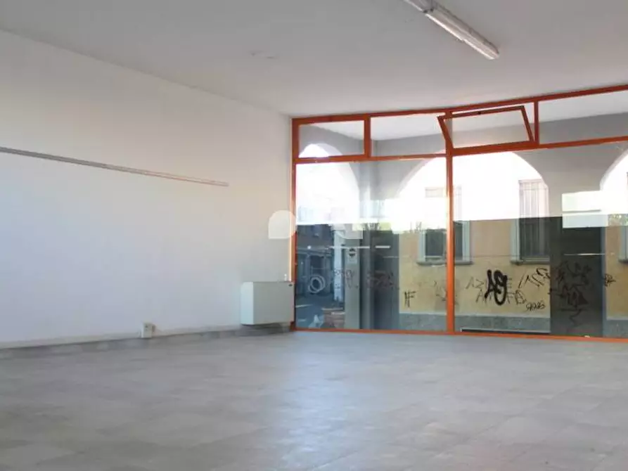 Immagine 4 di Negozio in affitto  in Via Civerchi 39 a Crema
