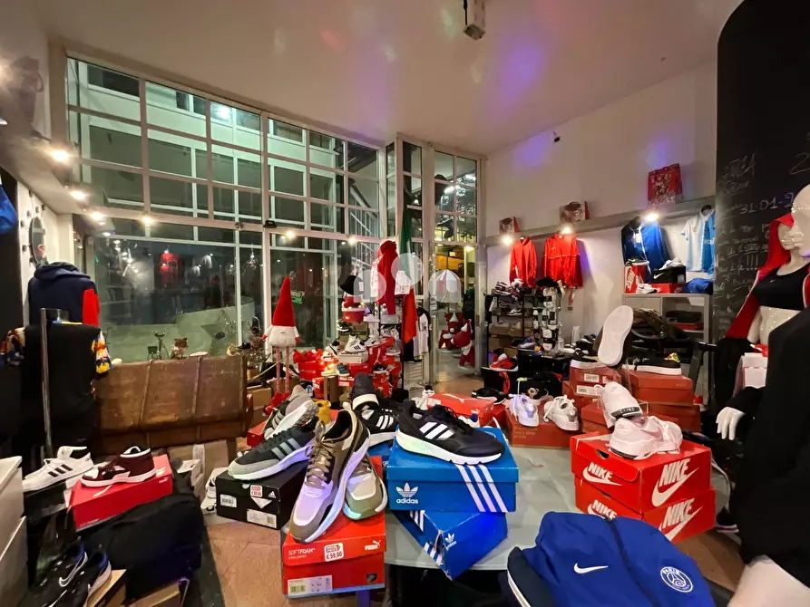 Immagine 3 di Negozio in affitto  in Via Mazzini 30 a Azzanello