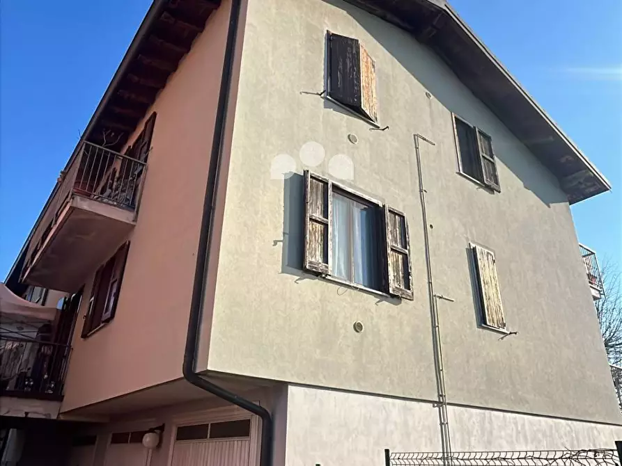 Immagine 1 di Appartamento in vendita  in via Roma 6 a Azzanello