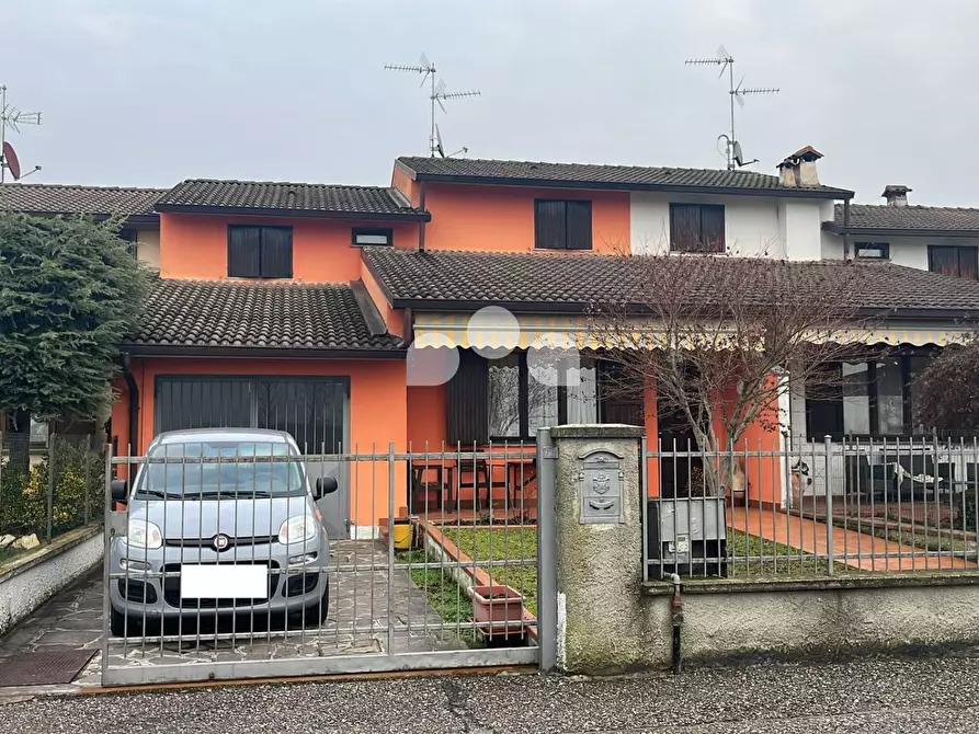 Immagine 2 di Villetta a schiera in vendita  in via Giudice Alessandrini 17 a Azzanello