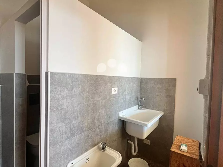 Immagine 15 di Negozio in affitto  in via Marchesani 25 a Acquanegra Cremonese