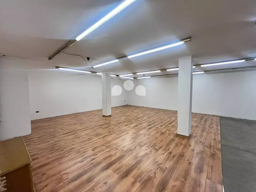 Immagine 30 di Negozio in affitto  in via Marchesani 25 a Acquanegra Cremonese