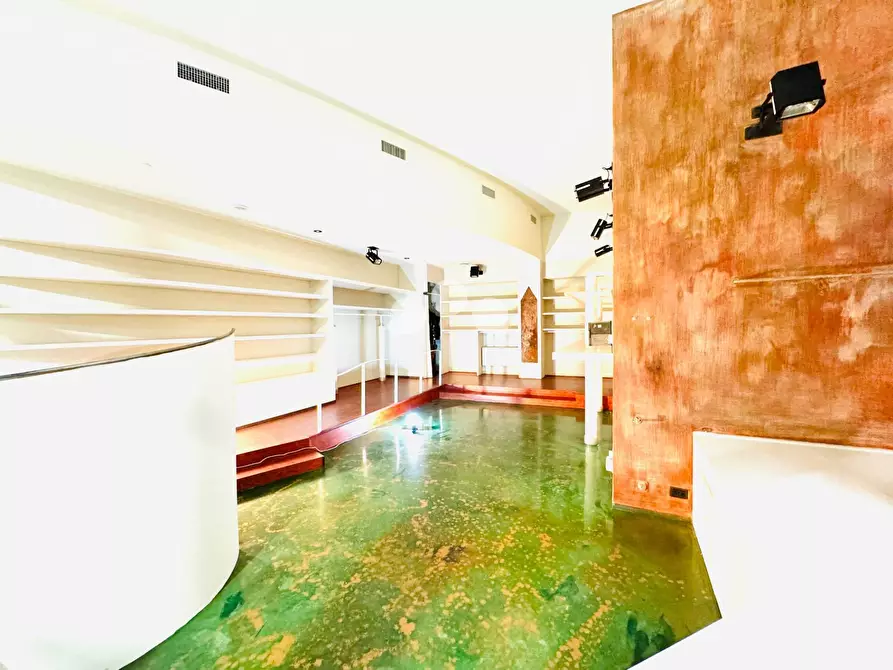 Immagine 2 di Negozio in vendita  in Via Mazzini 30 a Crema