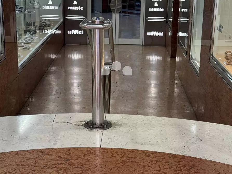 Immagine 5 di Negozio in vendita  in Via Mazzini 30 a Crema