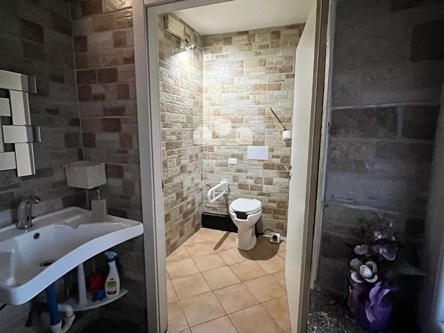 Immagine 8 di Attività commerciale in vendita  in Santi Nazario e Celso 22 a Monte Cremasco