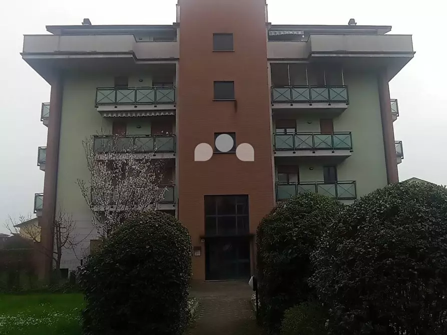 Immagine 1 di Appartamento in vendita  in VIA LAGO GERUNDO 20 a Tavazzano Con Villavesco
