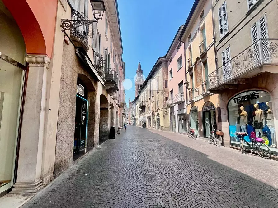 Immagine 13 di Negozio in affitto  in Via Mazzini 30 a Azzanello