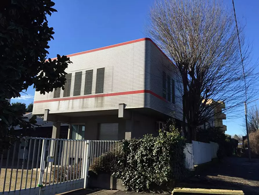 Immagine 3 di Capannone industriale in affitto  in Corso Sempione 111 a Gallarate