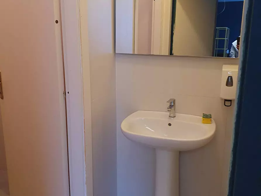 Immagine 8 di Ufficio in vendita  a Sassuolo