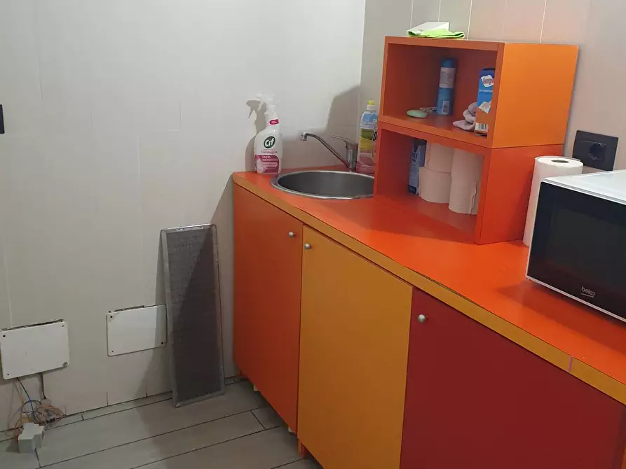 Immagine 11 di Ufficio in vendita  a Sassuolo