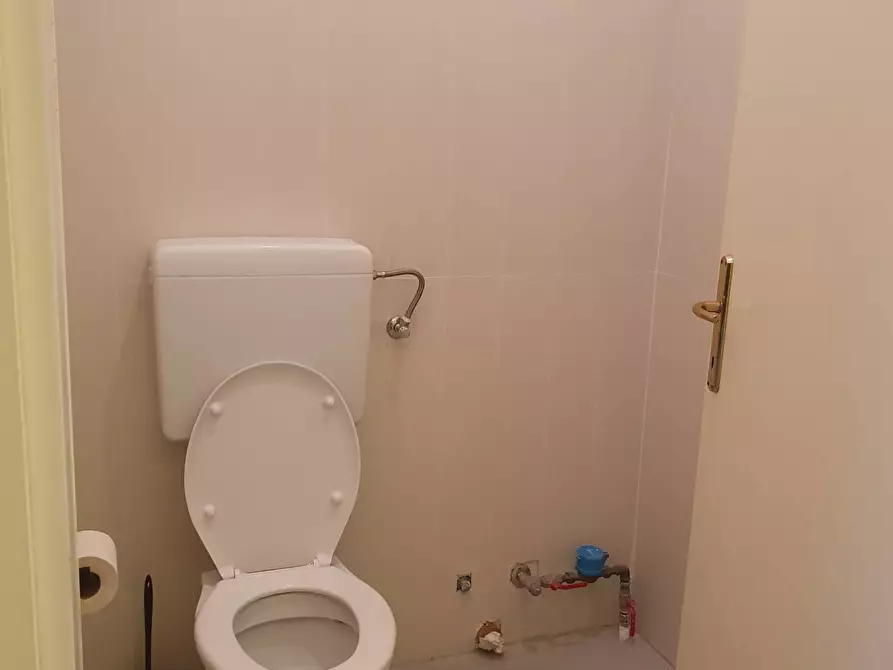 Immagine 9 di Ufficio in vendita  a Sassuolo