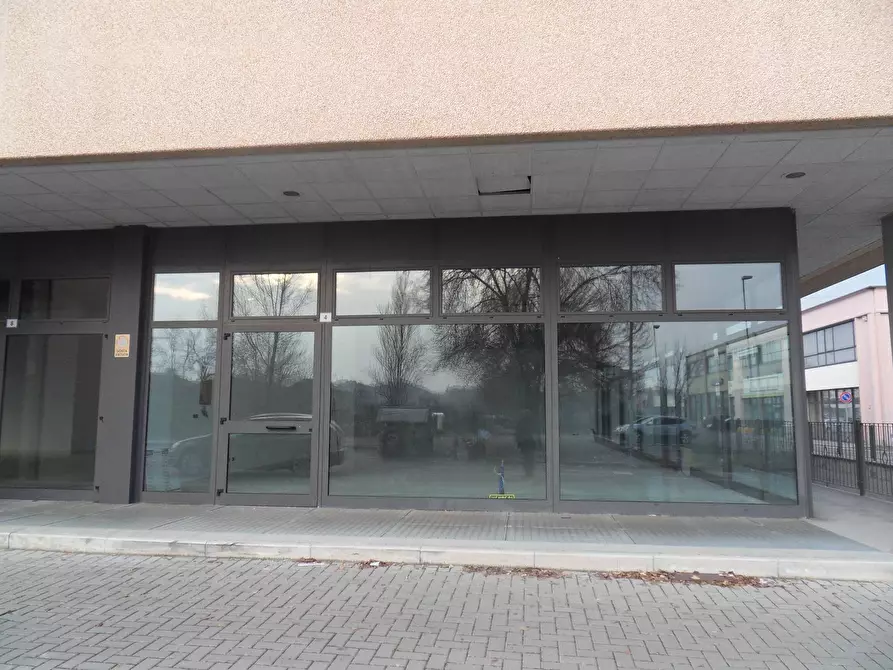Immagine 2 di Locale commerciale   a Sassuolo