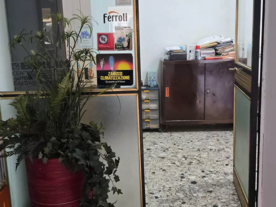 Immagine 7 di Ufficio in vendita  a Sassuolo