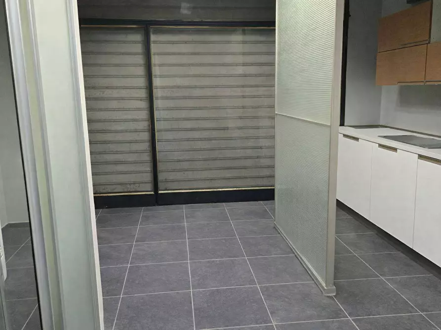 Immagine 8 di Ufficio in vendita  a Sassuolo