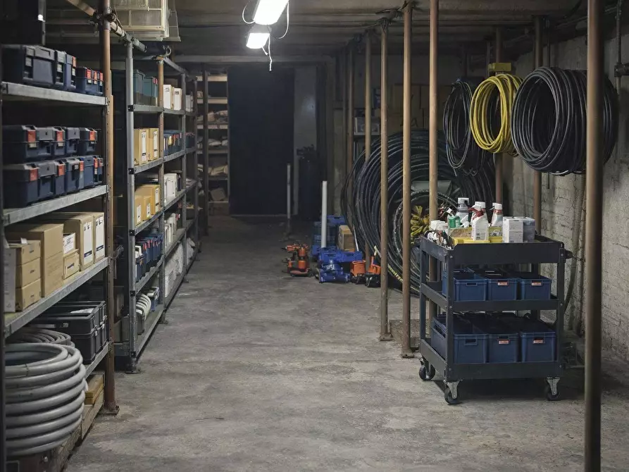 Immagine 13 di Ufficio in vendita  a Sassuolo