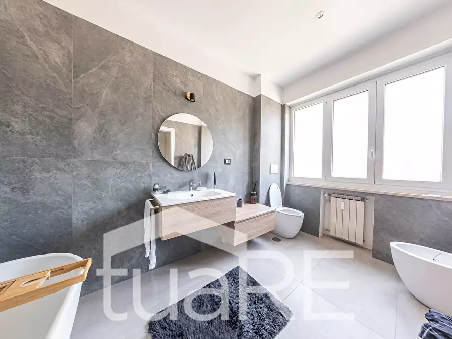 Immagine 19 di Appartamento in vendita  in Piazzale Delle Medaglie D'oro a Roma